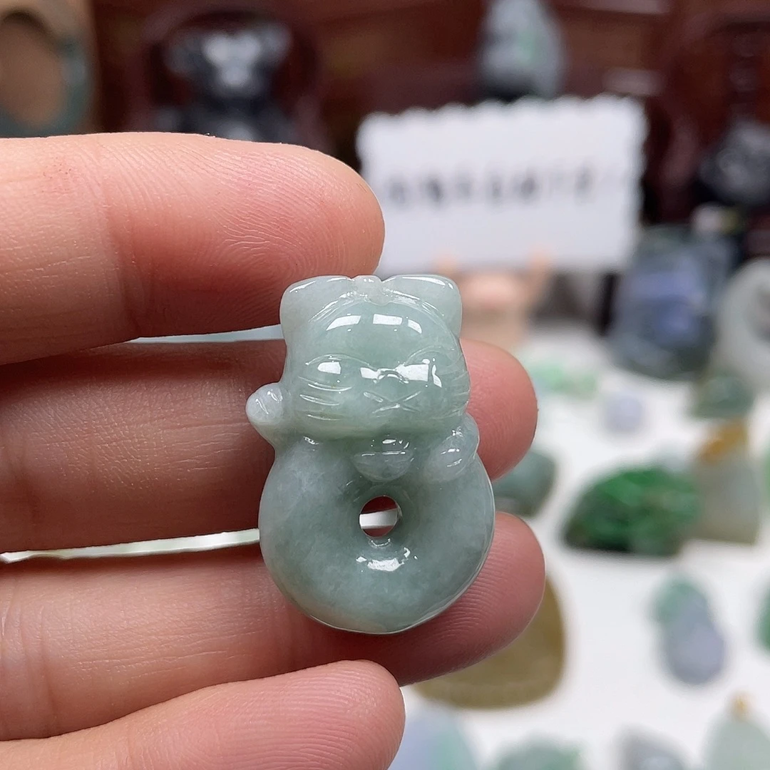 翡翠未镶嵌颈饰招财猫
