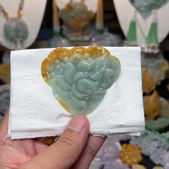 翡翠未镶嵌颈饰吊坠