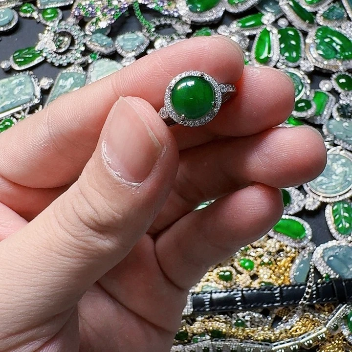 翡翠颈饰未镶嵌天然A货翡翠放漏