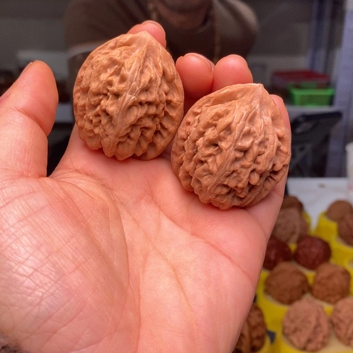 文玩核桃吊坠文玩核桃红锦鲤40～