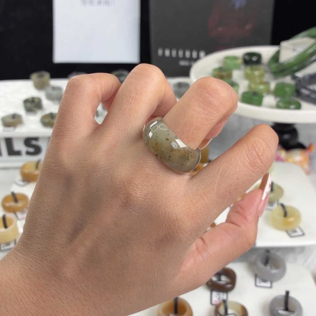 和田玉（糖玉）未镶嵌戒指Q46糖青花轮胎19.6不退换