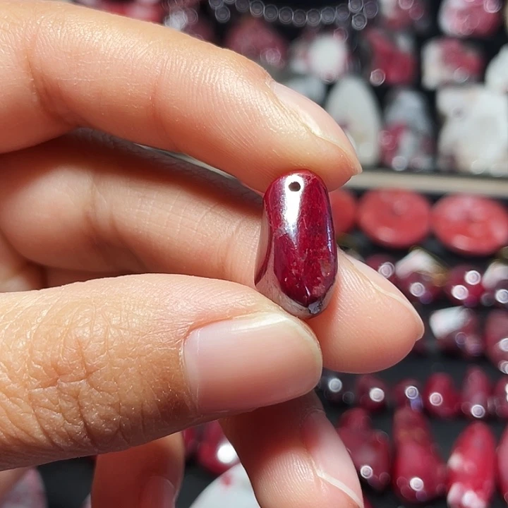 天然辰砂原矿吊坠5.5克