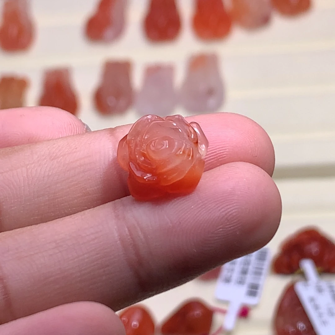 T***.南红玛瑙未镶嵌珠宝半成品玫瑰花