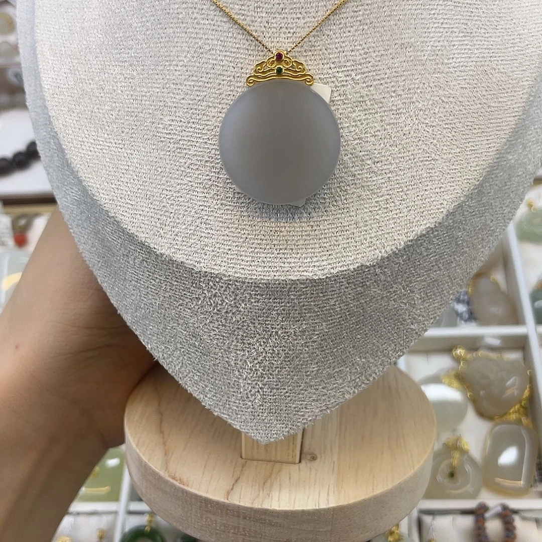 和田玉18K金镶嵌吊坠(赠链)