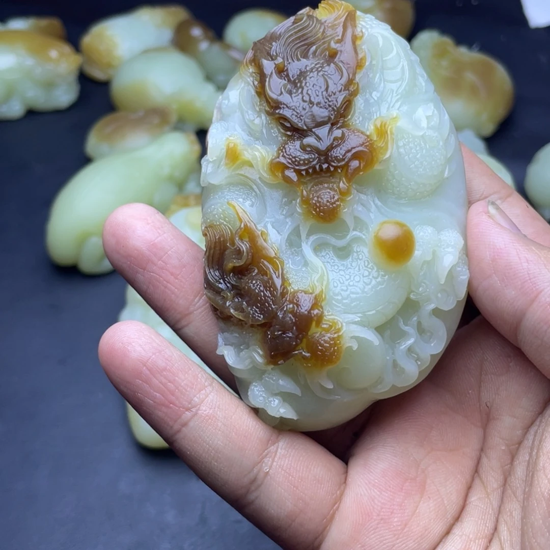 J***颈饰未镶嵌和田玉（糖玉）