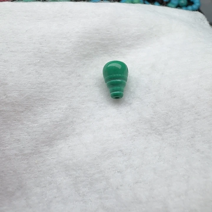 尺寸：对孔8.7绿三通一颗，适合搭配3,4,5的串