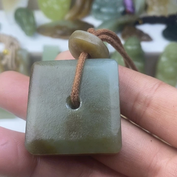 和田玉（糖玉）未镶嵌颈饰