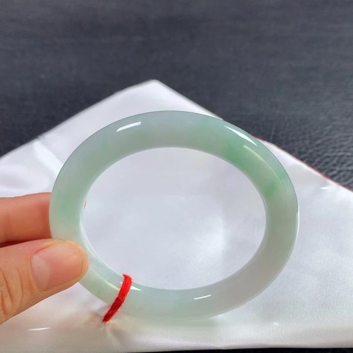 翡翠未镶嵌手镯（圆镯）54圈