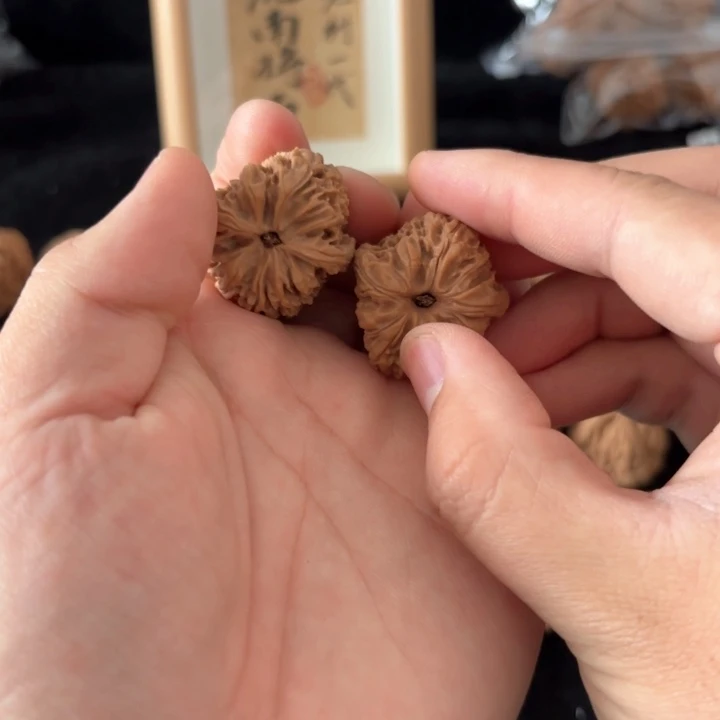 文玩核桃吊坠小*主南将