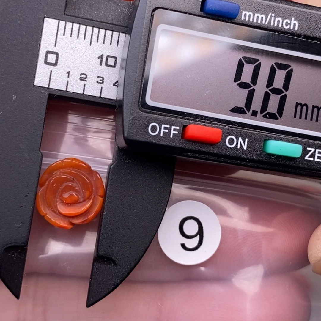 南红玛瑙未镶嵌配饰有瑕疵