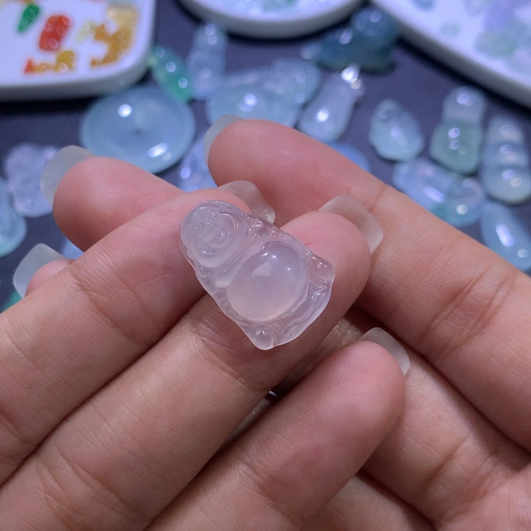 翡翠裸石未镶嵌高冰站佛