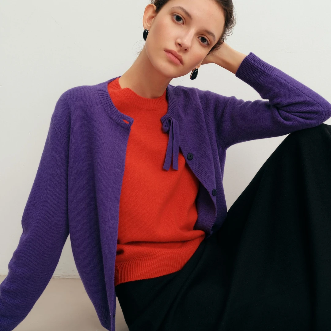 100%山羊绒领口织条扣设计羊绒开衫