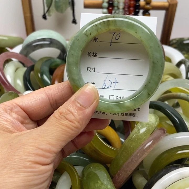 蛇纹石玉未镶嵌手镯