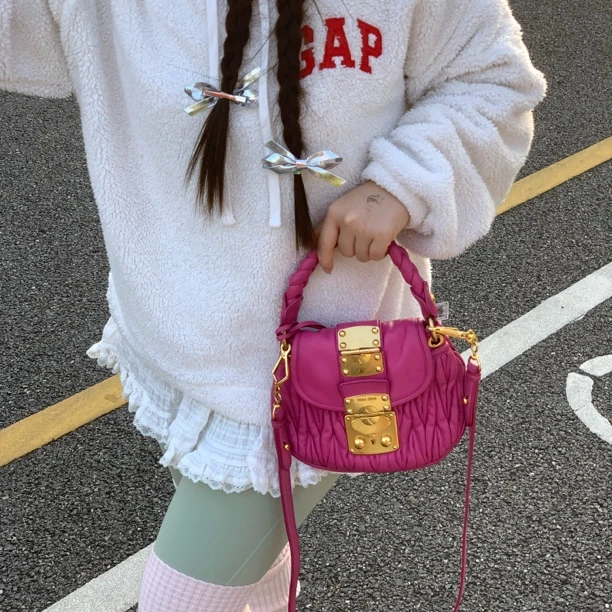 95新 MIU MIU/缪缪 二手95新mini泡芙手提斜挎包