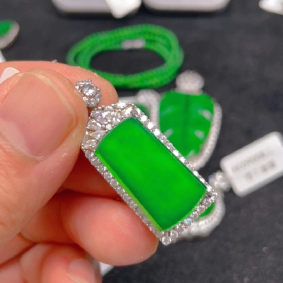 【闪购商品】翡翠银S925镶嵌颈饰吊坠