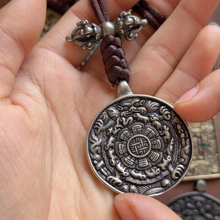 颈饰琉璃哈****下喜欢的朋友