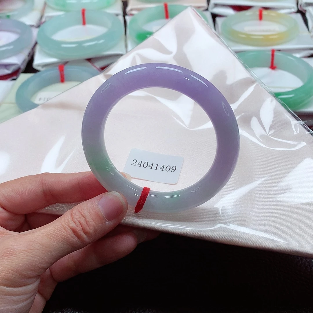 翡翠手镯（圆镯）未镶嵌天然A货翡翠手镯