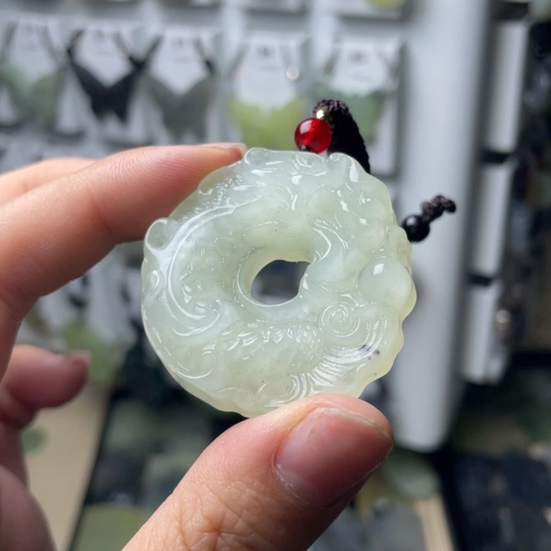 岫玉颈饰未镶嵌龙扣