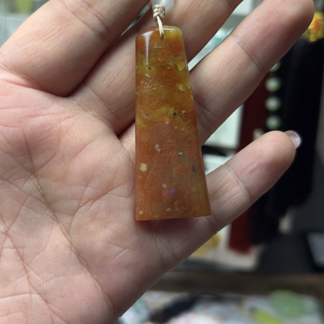 蛇纹石玉未镶嵌颈饰