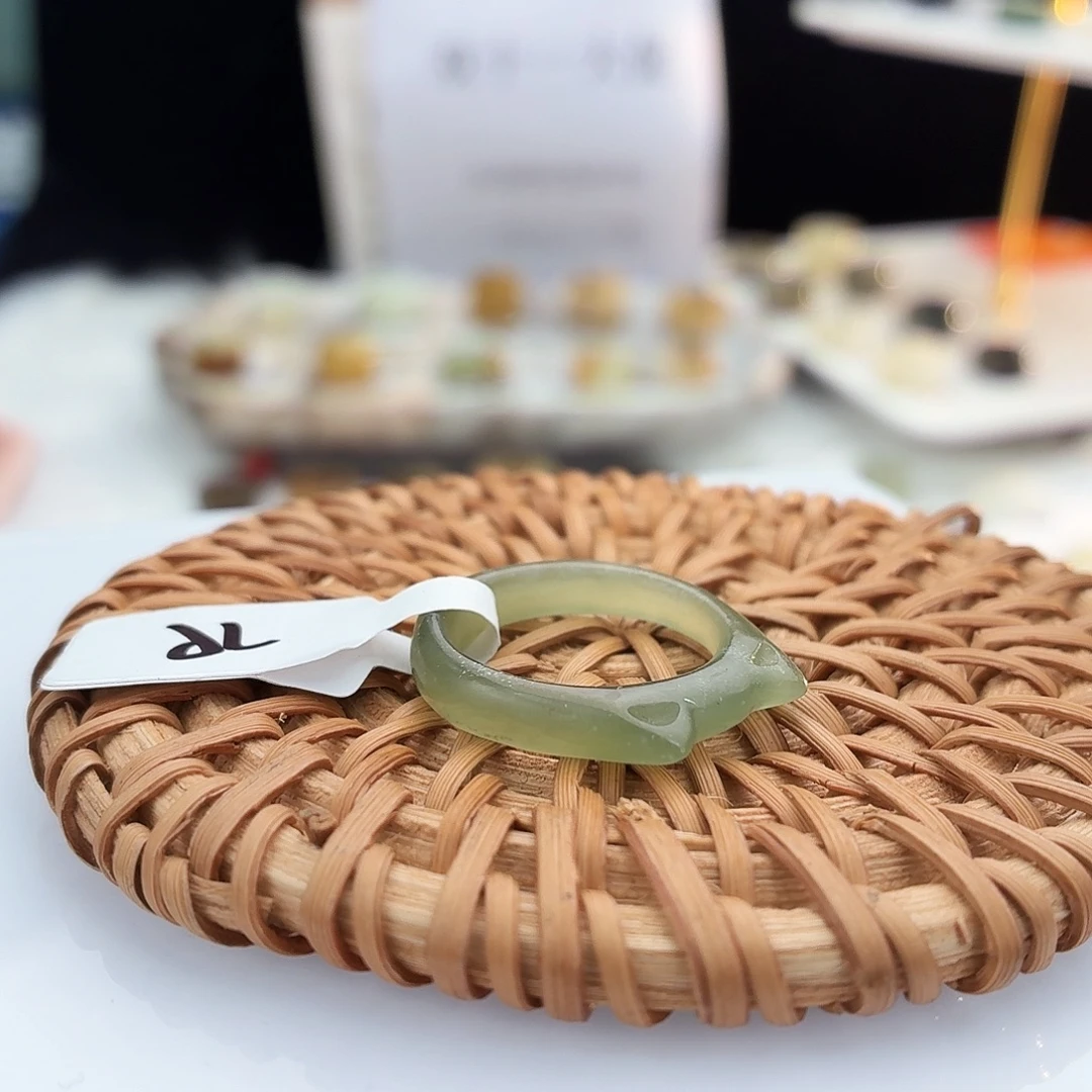 和田玉未镶嵌戒指c15猫耳朵清水17.6不退换