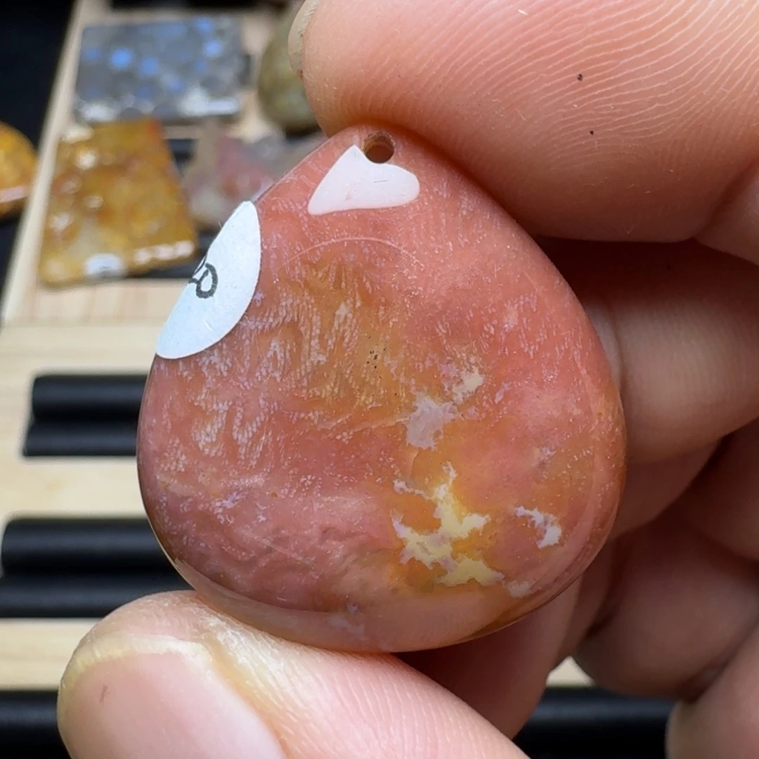 未镶嵌纯天然色有机玉石保真色硅化玉特价