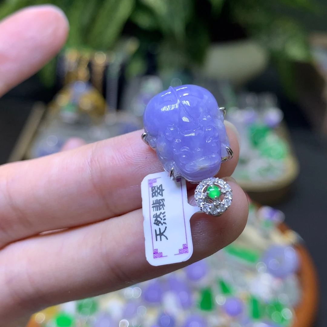 颈饰18K金镶嵌翡翠