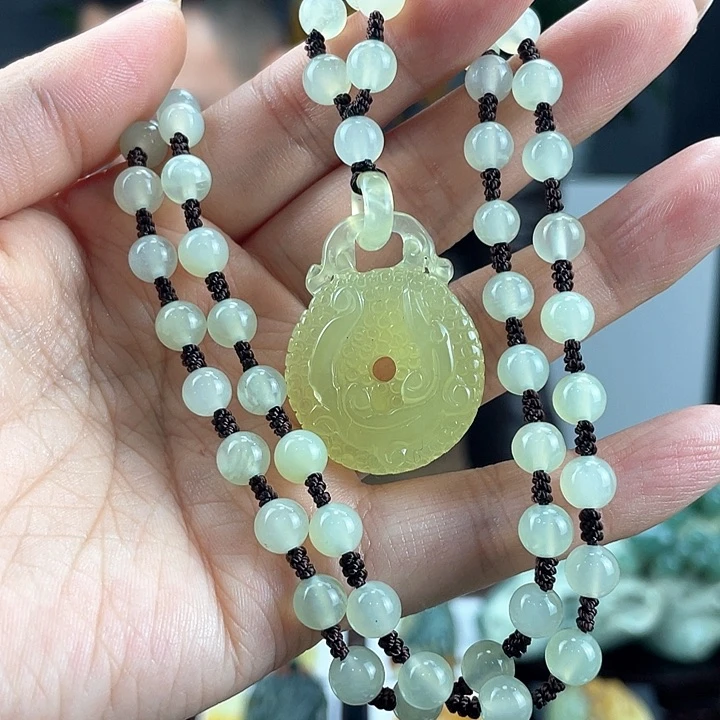 蛇纹石玉颈饰未镶嵌