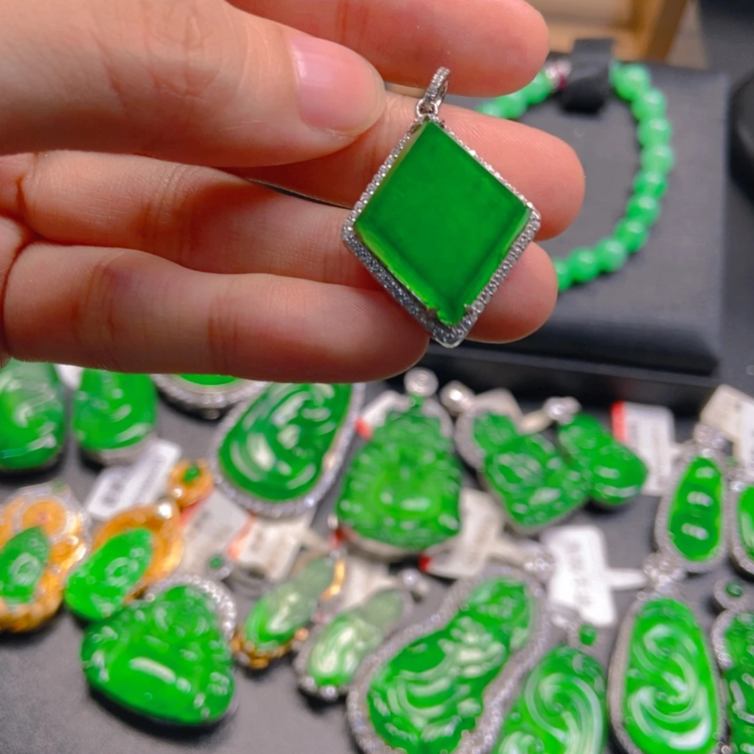 翡翠未镶嵌吊坠(不含链)