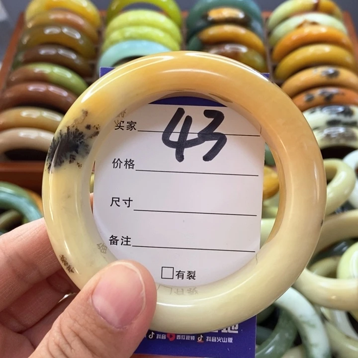 蛇纹石玉手镯未镶嵌苏*棉