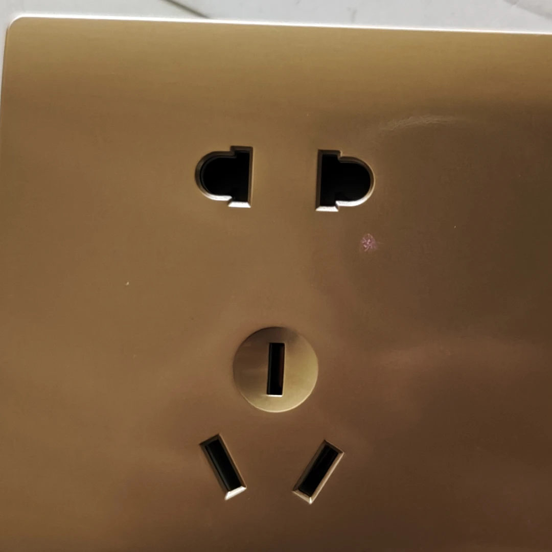 【XC-3772】 A4大板金色五孔开关