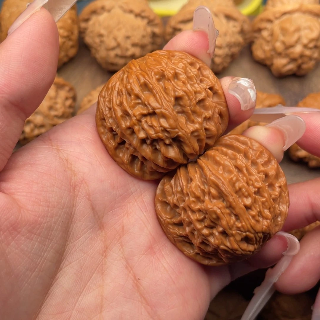 文玩核桃吊坠山地正磨40