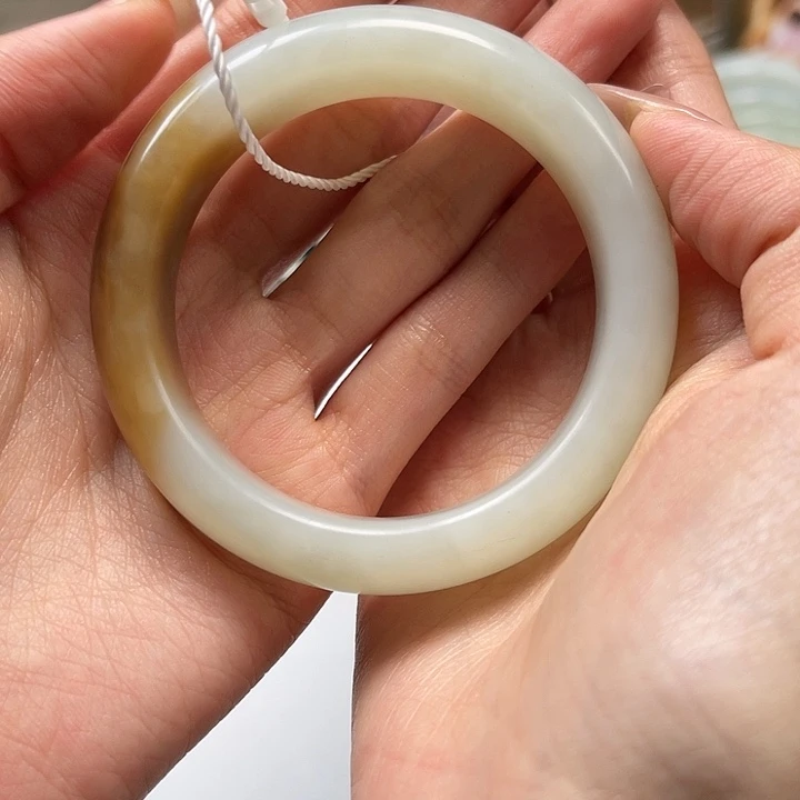 和田玉（糖玉）手镯未镶嵌