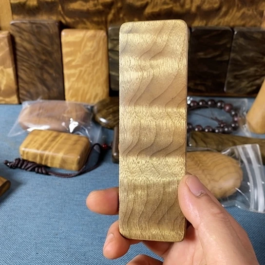 【闪购商品】凉**迅金丝楠木无事牌枯木