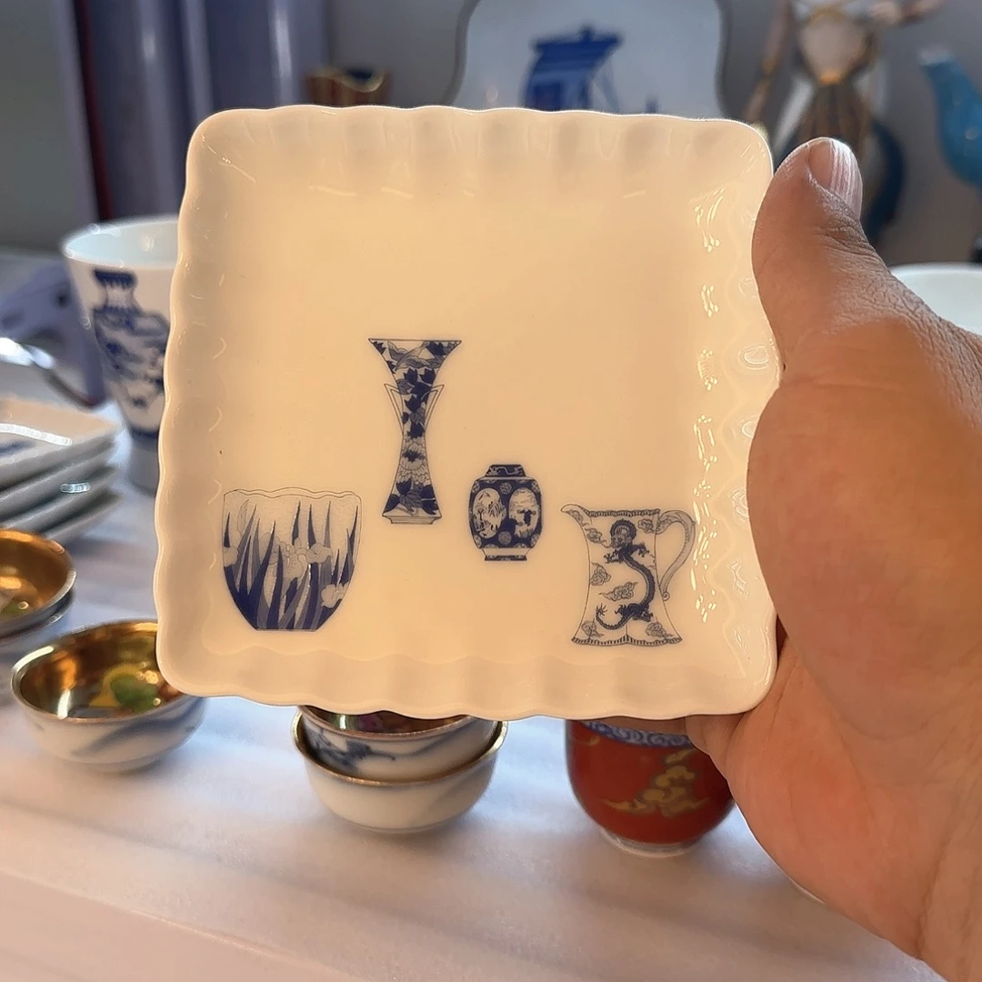 盖碗在家门口吃着呢就