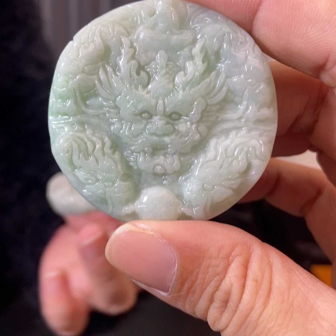 翡翠未镶嵌颈饰一