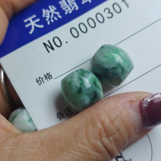 翡翠未镶嵌颈饰一对路路通