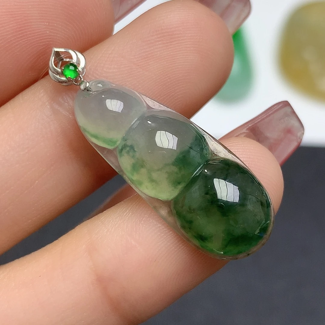 翡翠颈饰18K金镶嵌豆