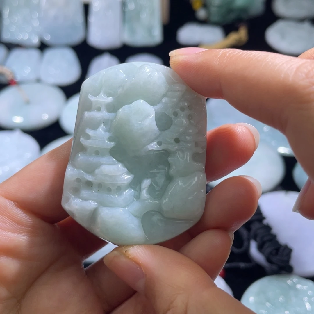 翡翠未镶嵌颈饰山水牌