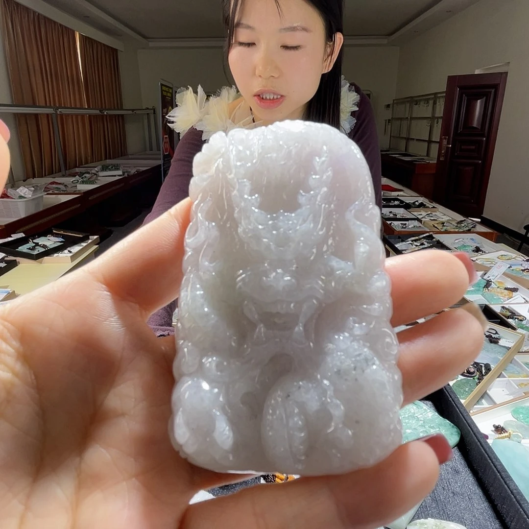 翡翠未镶嵌颈饰一个