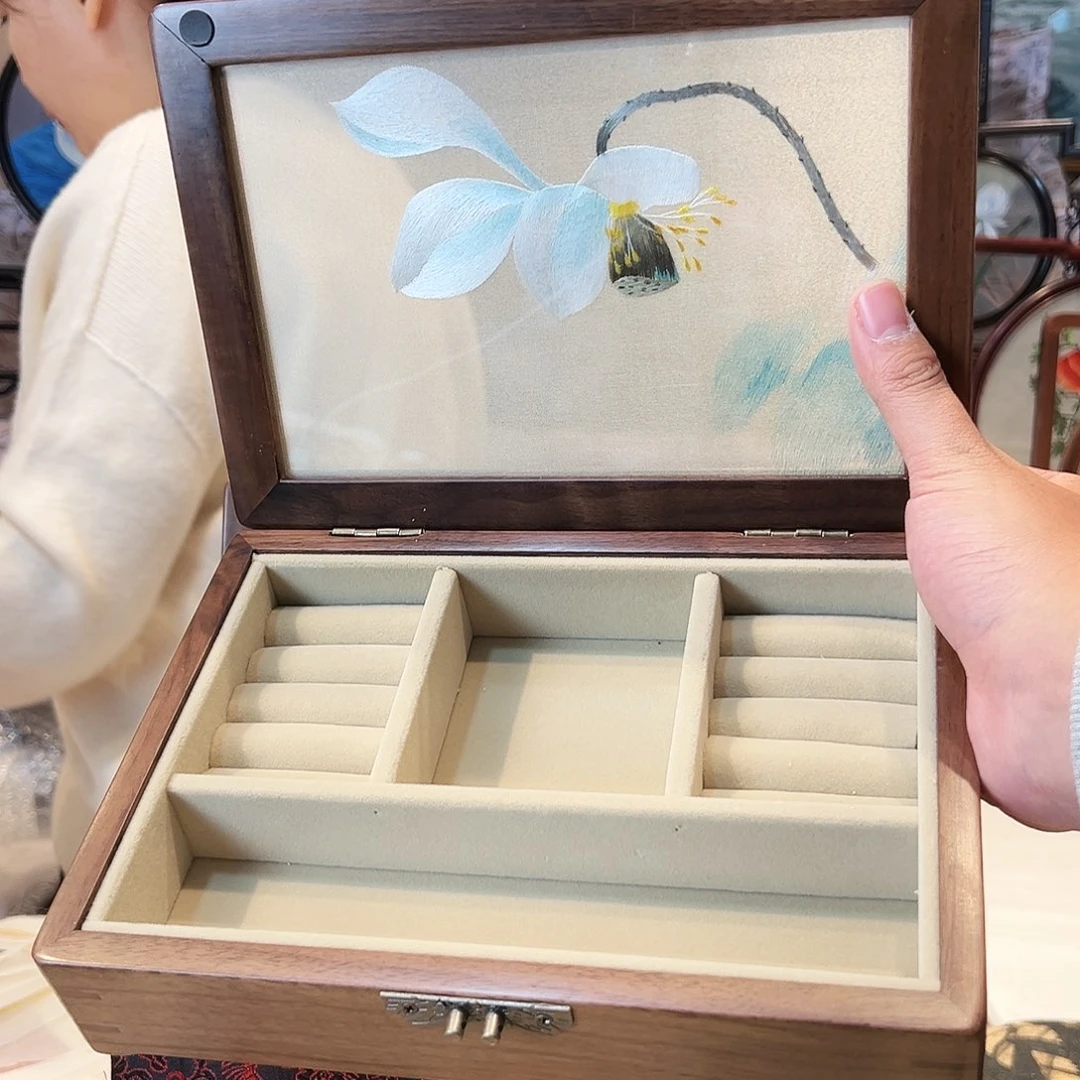 织绣苏绣胡桃木首饰盒