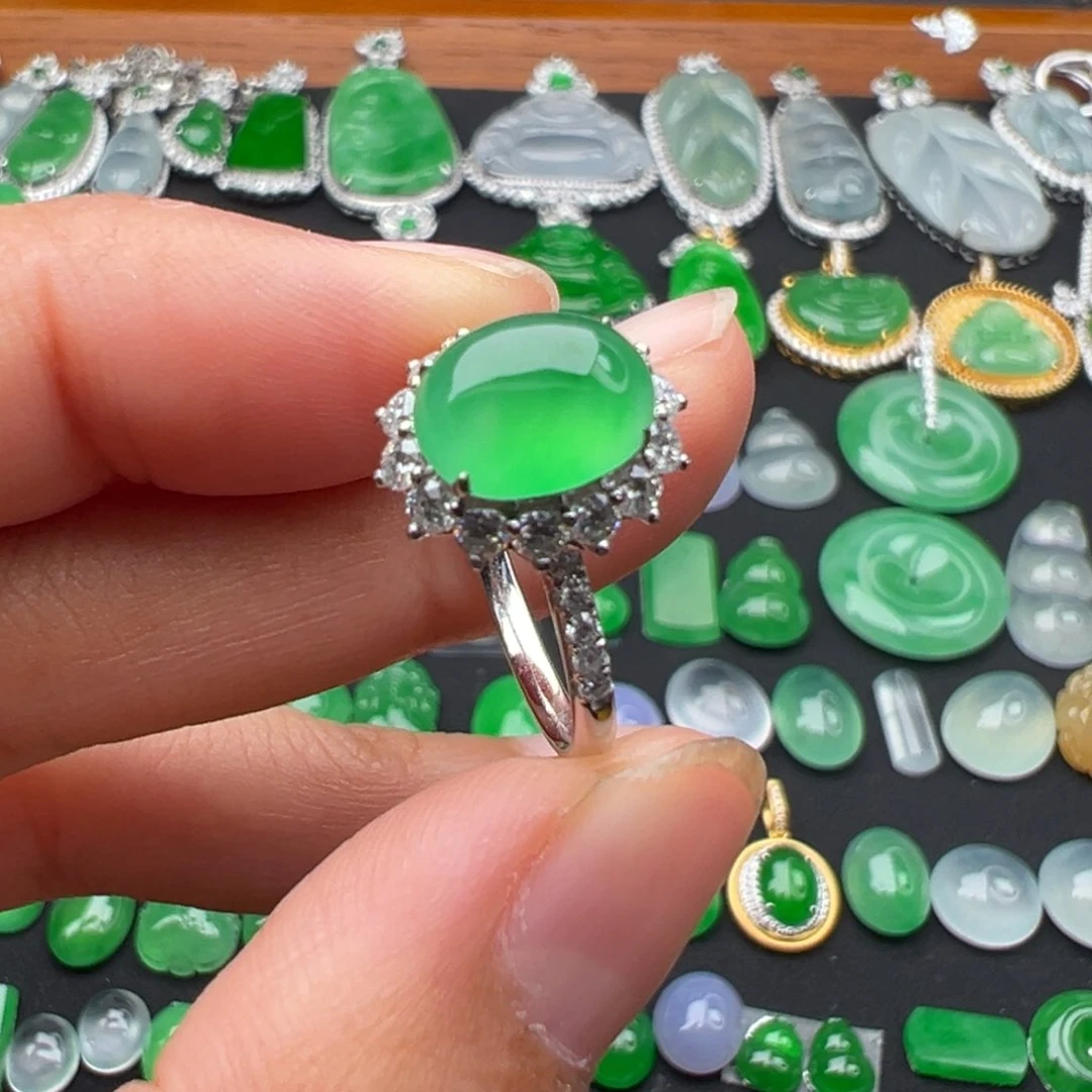 翡翠18K金镶嵌颈饰戒指