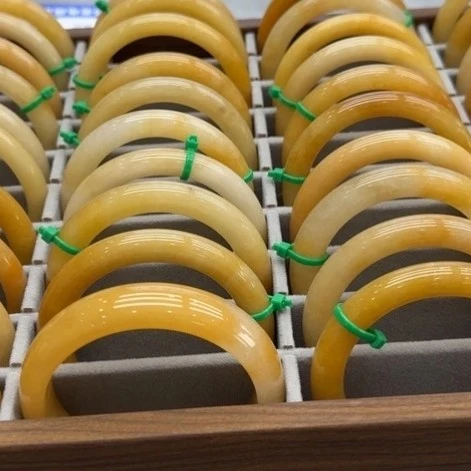 天然黄龙玉时尚招财手镯