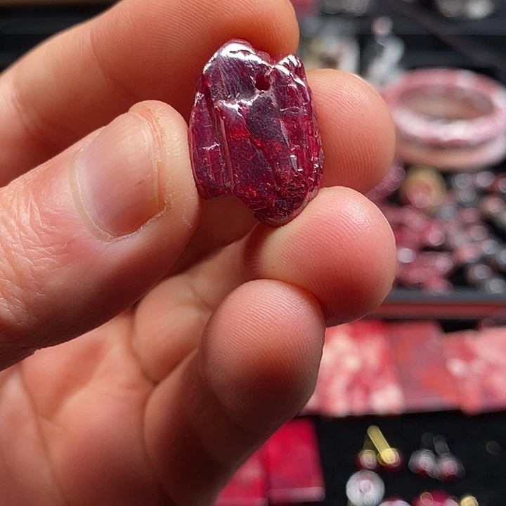 天然辰砂天然朱砂无根砂晶体吊坠