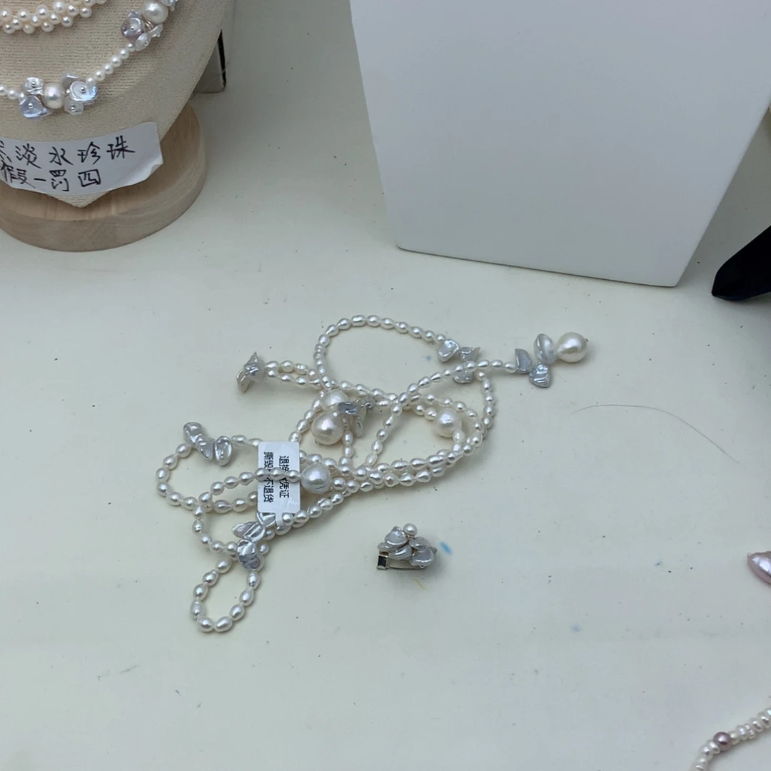 桥***奈合金淡水珍珠颈饰