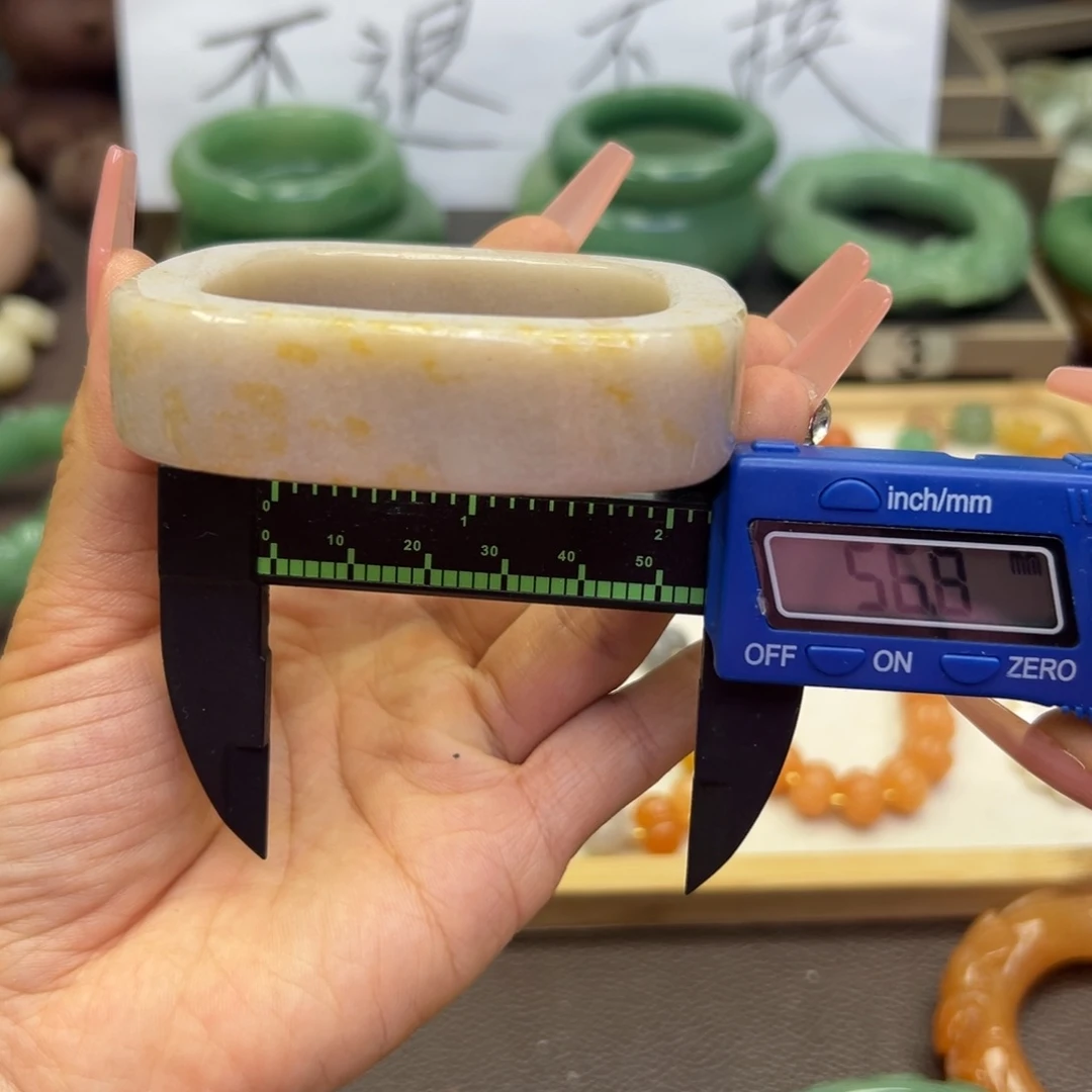 未镶嵌手镯石英岩玉