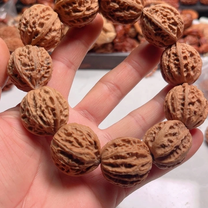 文玩核桃手串野生三棱核桃手持