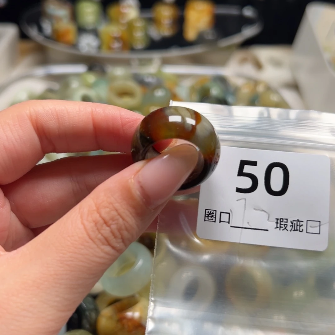 兰***兰蛇纹石玉未镶嵌戒指