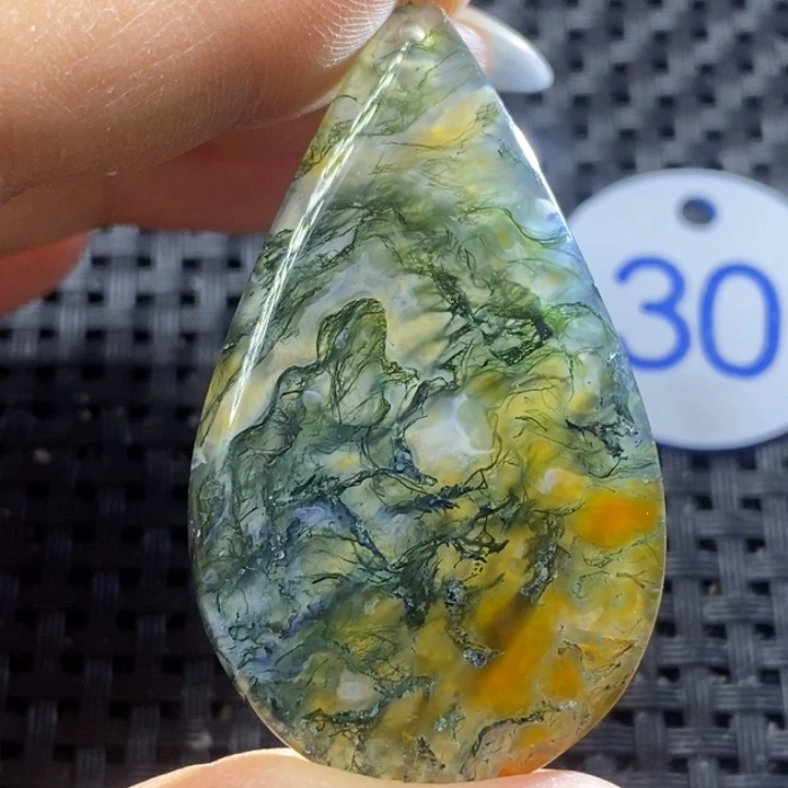 未镶嵌颈饰玛瑙/玉髓厉**?