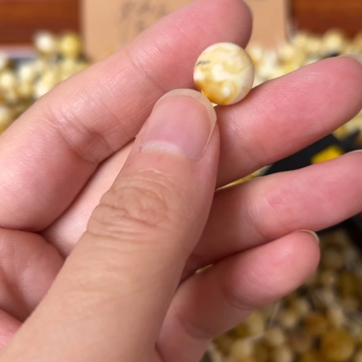 蜜蜡未镶嵌裸石11.4mm一个