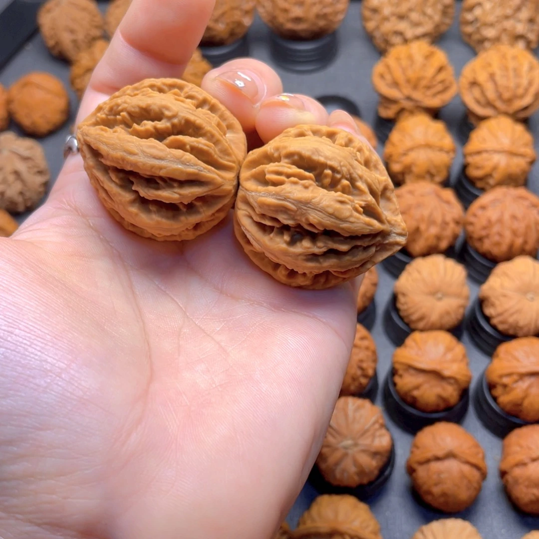 核桃文玩把件粗筋桃心